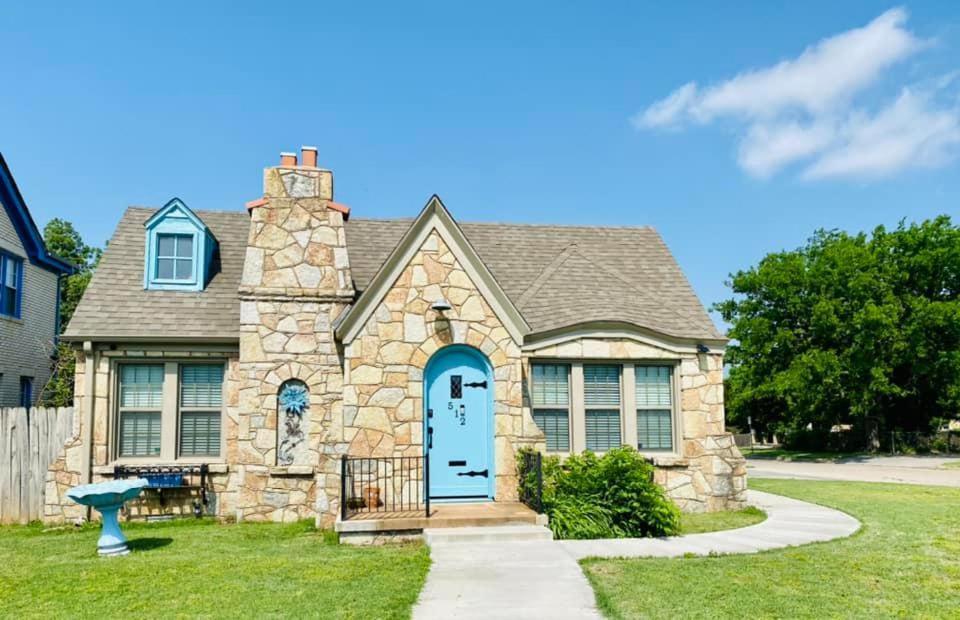 1 Mile To Fort Sill! The Carolebelle Cottage Sleeps 8 With Hottub,Grills,Firepit Lawton Exterior foto
